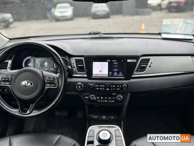 Серый Киа Niro, объемом двигателя 64 л и пробегом 115 тыс. км за 19900 $, фото 11 на Automoto.ua