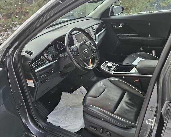 Серый Киа Niro, объемом двигателя 0 л и пробегом 124 тыс. км за 20500 $, фото 33 на Automoto.ua