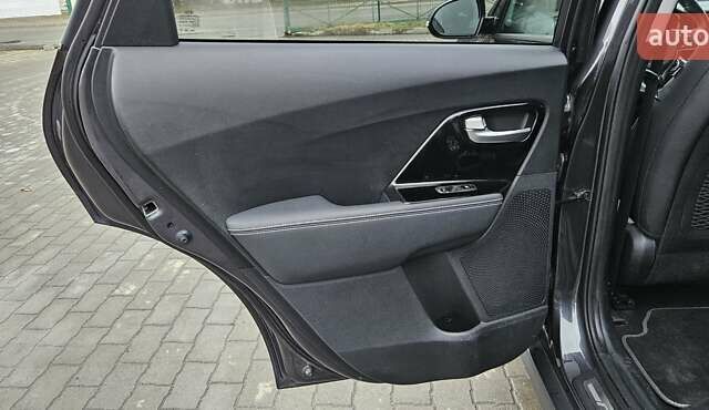 Серый Киа Niro, объемом двигателя 0 л и пробегом 108 тыс. км за 19700 $, фото 15 на Automoto.ua