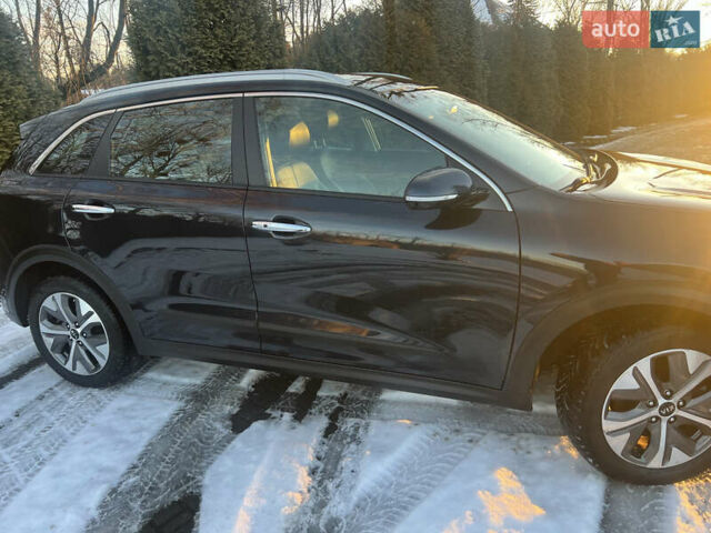 Серый Киа Niro, объемом двигателя 0 л и пробегом 96 тыс. км за 19500 $, фото 7 на Automoto.ua