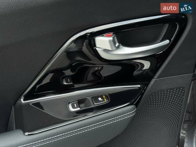 Серый Киа Niro, объемом двигателя 0 л и пробегом 150 тыс. км за 18500 $, фото 59 на Automoto.ua