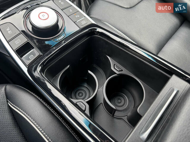 Серый Киа Niro, объемом двигателя 0 л и пробегом 118 тыс. км за 19350 $, фото 88 на Automoto.ua