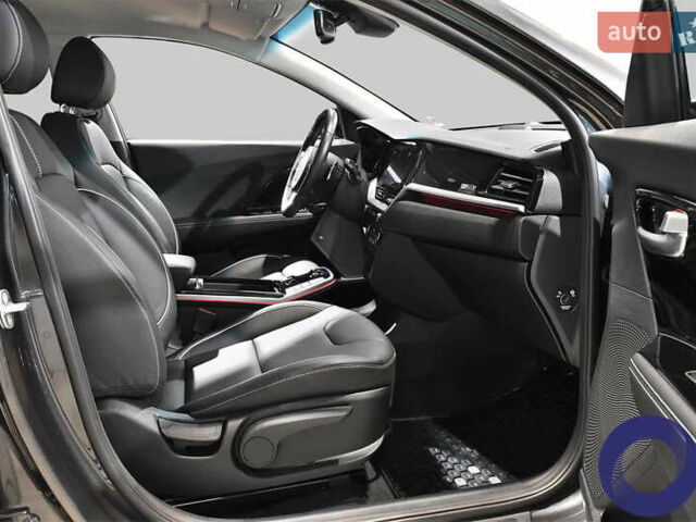 Серый Киа Niro, объемом двигателя 0 л и пробегом 146 тыс. км за 20747 $, фото 24 на Automoto.ua