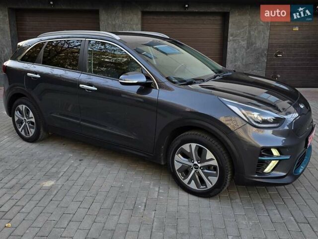 Серый Киа Niro, объемом двигателя 0 л и пробегом 144 тыс. км за 17250 $, фото 3 на Automoto.ua