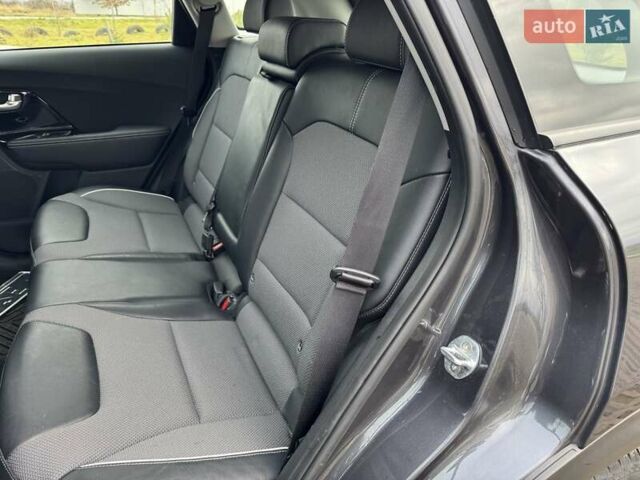 Сірий Кіа Niro, об'ємом двигуна 0 л та пробігом 150 тис. км за 17350 $, фото 13 на Automoto.ua