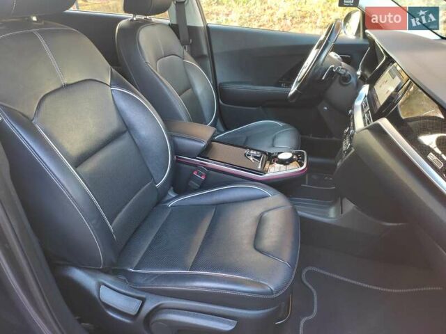 Киа Niro 2020 в Ровно на Automoto.ua Серый Киа Niro, объемом двигателя 0 л и пробегом 125 тыс. км за 19850 $, фото 81 на Automoto.ua