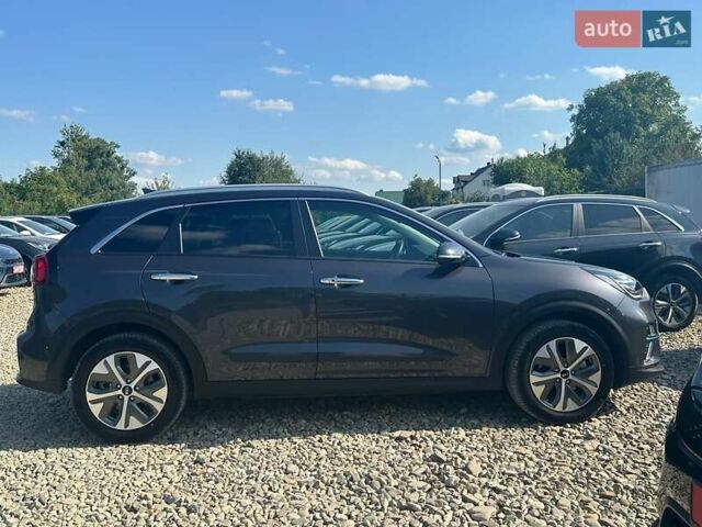 Сірий Кіа Niro, об'ємом двигуна 0 л та пробігом 76 тис. км за 22700 $, фото 7 на Automoto.ua