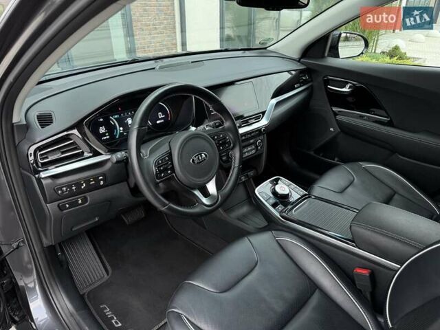 Серый Киа Niro, объемом двигателя 0 л и пробегом 150 тыс. км за 18500 $, фото 35 на Automoto.ua