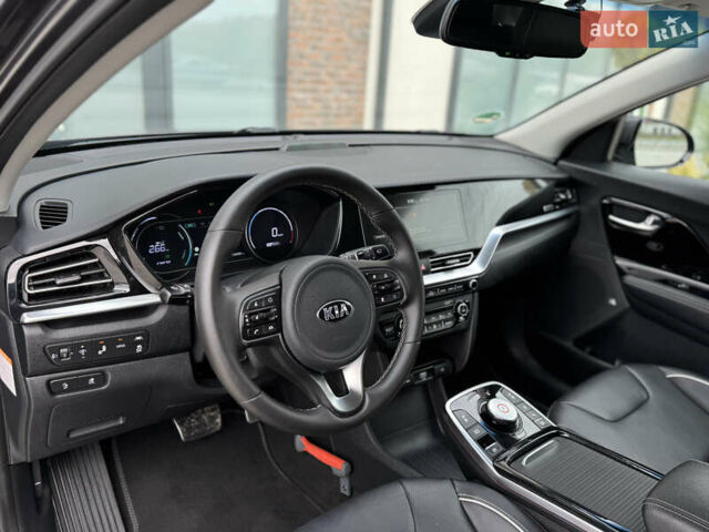Серый Киа Niro, объемом двигателя 0 л и пробегом 139 тыс. км за 18900 $, фото 71 на Automoto.ua
