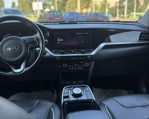 Сірий Кіа Niro, об'ємом двигуна 0 л та пробігом 72 тис. км за 19200 $, фото 29 на Automoto.ua