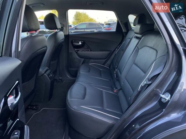 Сірий Кіа Niro, об'ємом двигуна 0 л та пробігом 88 тис. км за 22500 $, фото 46 на Automoto.ua
