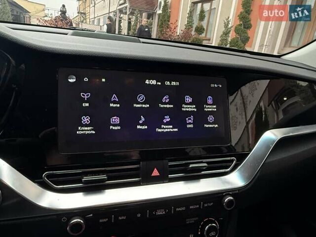 Серый Киа Niro, объемом двигателя 0 л и пробегом 125 тыс. км за 18950 $, фото 31 на Automoto.ua