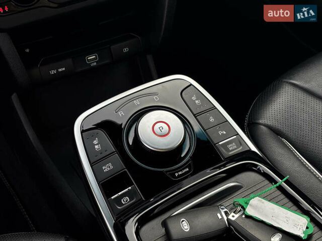 Серый Киа Niro, объемом двигателя 0 л и пробегом 112 тыс. км за 20800 $, фото 18 на Automoto.ua