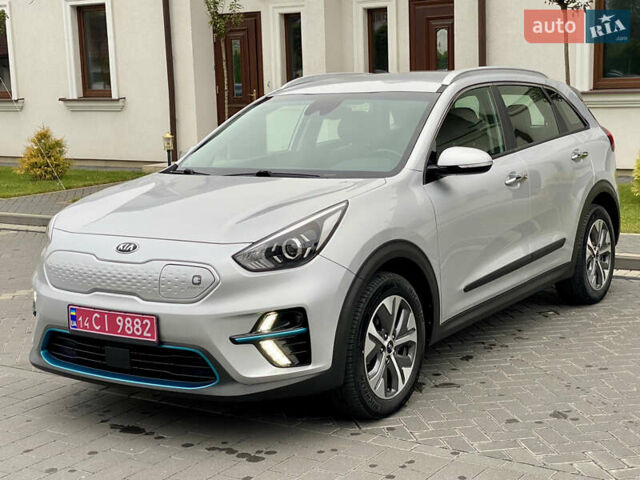 Сірий Кіа Niro, об'ємом двигуна 0 л та пробігом 63 тис. км за 20899 $, фото 2 на Automoto.ua