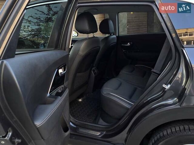 Серый Киа Niro, объемом двигателя 0 л и пробегом 144 тыс. км за 17250 $, фото 26 на Automoto.ua