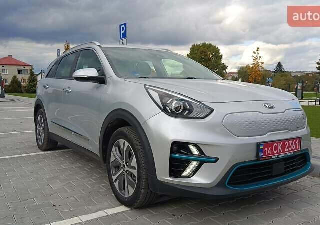 Серый Киа Niro, объемом двигателя 0 л и пробегом 82 тыс. км за 19500 $, фото 9 на Automoto.ua