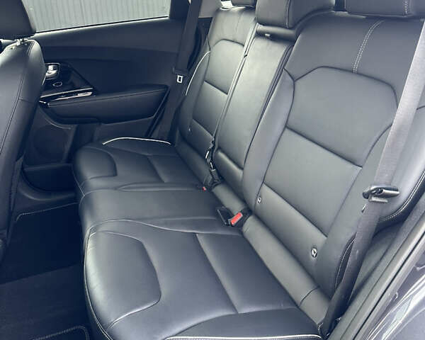 Серый Киа Niro, объемом двигателя 0 л и пробегом 102 тыс. км за 18500 $, фото 17 на Automoto.ua