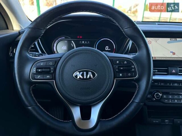 Сірий Кіа Niro, об'ємом двигуна 0 л та пробігом 58 тис. км за 23400 $, фото 43 на Automoto.ua