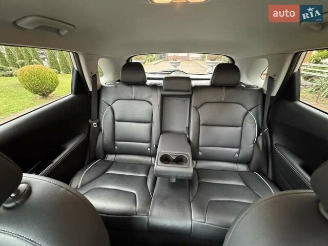 Сірий Кіа Niro, об'ємом двигуна 0 л та пробігом 118 тис. км за 19300 $, фото 128 на Automoto.ua