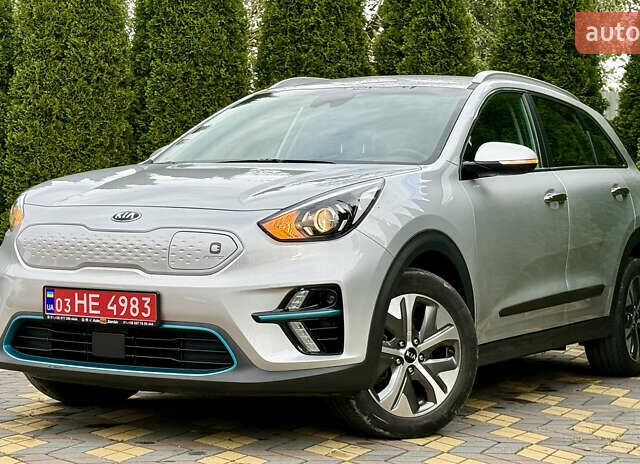 Киа Niro 2020 в Самборе на Automoto.ua Серый Киа Niro, объемом двигателя 0 л и пробегом 59 тыс. км за 20700 $, фото 4 на Automoto.ua