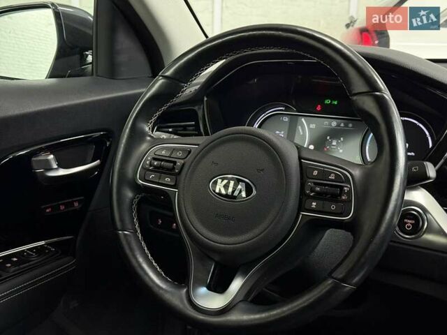 Серый Киа Niro, объемом двигателя 0 л и пробегом 153 тыс. км за 18558 $, фото 18 на Automoto.ua