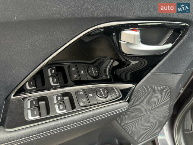 Серый Киа Niro, объемом двигателя 0 л и пробегом 158 тыс. км за 17750 $, фото 39 на Automoto.ua
