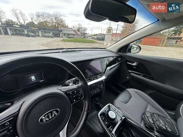 Серый Киа Niro, объемом двигателя 0 л и пробегом 117 тыс. км за 19700 $, фото 15 на Automoto.ua