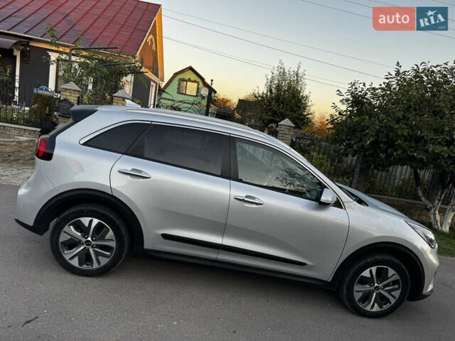Сірий Кіа Niro, об'ємом двигуна 0 л та пробігом 120 тис. км за 22200 $, фото 17 на Automoto.ua