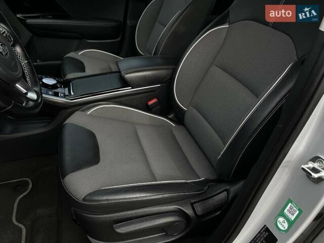 Серый Киа Niro, объемом двигателя 0 л и пробегом 72 тыс. км за 19750 $, фото 21 на Automoto.ua