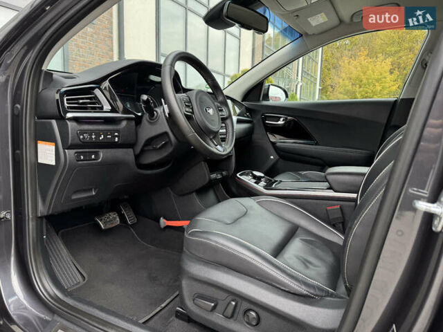 Серый Киа Niro, объемом двигателя 0 л и пробегом 139 тыс. км за 18900 $, фото 73 на Automoto.ua