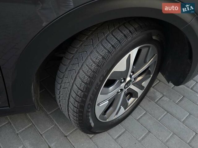 Серый Киа Niro, объемом двигателя 0 л и пробегом 144 тыс. км за 17250 $, фото 16 на Automoto.ua