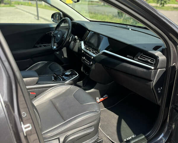 Серый Киа Niro, объемом двигателя 0 л и пробегом 73 тыс. км за 19200 $, фото 16 на Automoto.ua