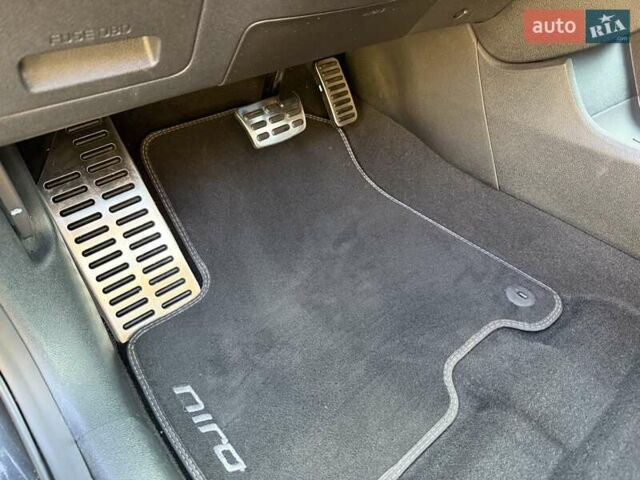 Серый Киа Niro, объемом двигателя 0 л и пробегом 57 тыс. км за 23299 $, фото 18 на Automoto.ua