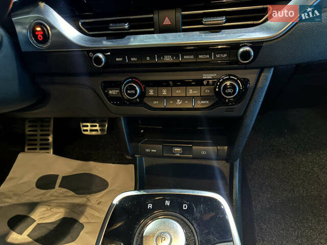 Серый Киа Niro, объемом двигателя 0 л и пробегом 116 тыс. км за 17999 $, фото 21 на Automoto.ua