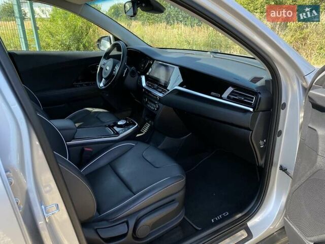 Серый Киа Niro, объемом двигателя 0 л и пробегом 58 тыс. км за 23200 $, фото 69 на Automoto.ua
