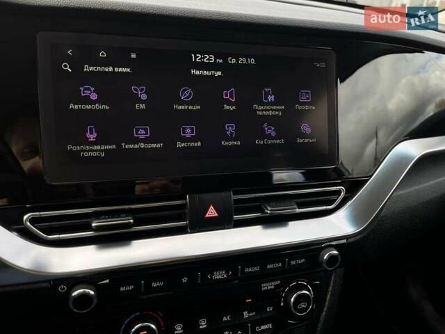 Серый Киа Niro, объемом двигателя 0 л и пробегом 72 тыс. км за 19750 $, фото 26 на Automoto.ua