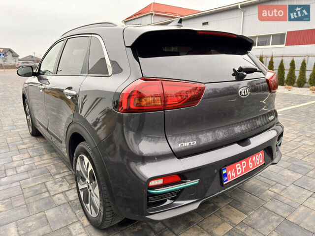 Серый Киа Niro, объемом двигателя 0 л и пробегом 77 тыс. км за 19500 $, фото 3 на Automoto.ua