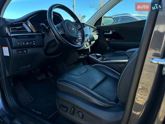 Сірий Кіа Niro, об'ємом двигуна 0 л та пробігом 58 тис. км за 23400 $, фото 35 на Automoto.ua