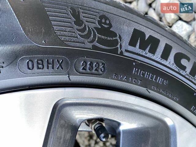 Сірий Кіа Niro, об'ємом двигуна 0 л та пробігом 107 тис. км за 21950 $, фото 23 на Automoto.ua