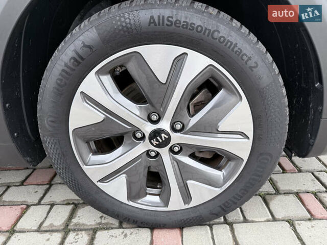 Серый Киа Niro, объемом двигателя 0 л и пробегом 126 тыс. км за 21500 $, фото 37 на Automoto.ua