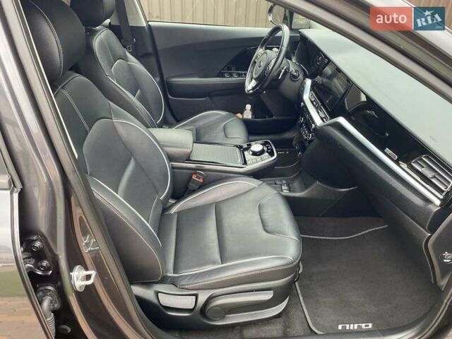 Серый Киа Niro, объемом двигателя 0 л и пробегом 117 тыс. км за 20470 $, фото 24 на Automoto.ua