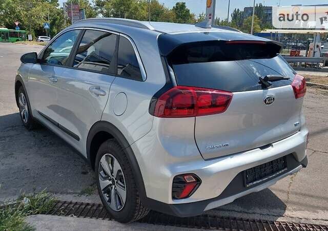 Серый Киа Niro, объемом двигателя 1.6 л и пробегом 4 тыс. км за 20799 $, фото 4 на Automoto.ua