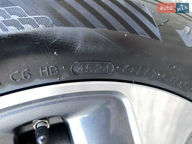 Сірий Кіа Niro, об'ємом двигуна 0 л та пробігом 107 тис. км за 21950 $, фото 26 на Automoto.ua