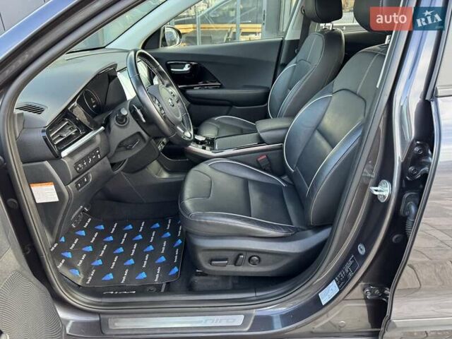 Серый Киа Niro, объемом двигателя 0 л и пробегом 142 тыс. км за 18900 $, фото 20 на Automoto.ua