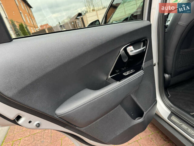Серый Киа Niro, объемом двигателя 0 л и пробегом 118 тыс. км за 19350 $, фото 122 на Automoto.ua