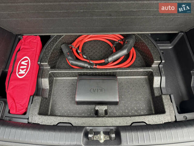 Серый Киа Niro, объемом двигателя 0 л и пробегом 118 тыс. км за 19350 $, фото 139 на Automoto.ua