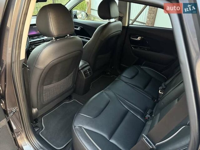 Сірий Кіа Niro, об'ємом двигуна 0 л та пробігом 118 тис. км за 20499 $, фото 69 на Automoto.ua