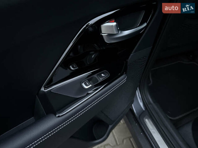 Серый Киа Niro, объемом двигателя 0 л и пробегом 159 тыс. км за 19800 $, фото 17 на Automoto.ua