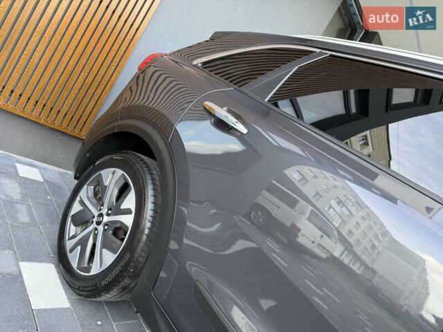 Сірий Кіа Niro, об'ємом двигуна 0 л та пробігом 70 тис. км за 19999 $, фото 12 на Automoto.ua
