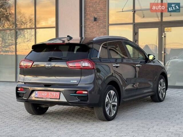Сірий Кіа Niro, об'ємом двигуна 0 л та пробігом 135 тис. км за 17500 $, фото 1 на Automoto.ua